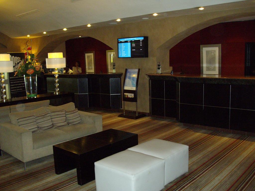 坦博国际机场庭院酒店 肯普顿帕克 外观 照片